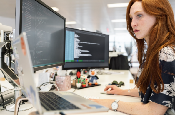 woman code developer